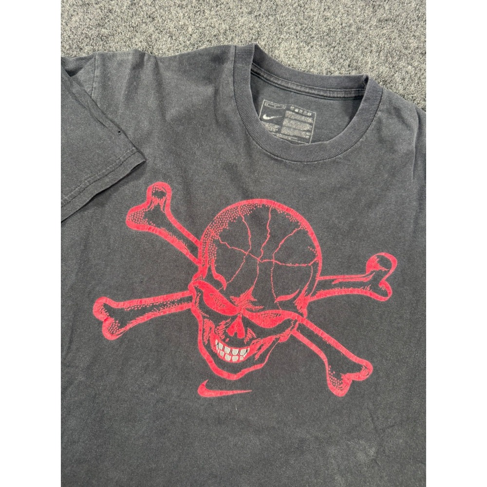 Nike Basketball Skull Crossbones T Shirt Men's M Black Red Graphic Swoosh